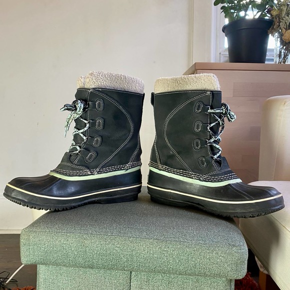 L.L. Bean Lace Up Women’s Snow Boot - Picture 6 of 14